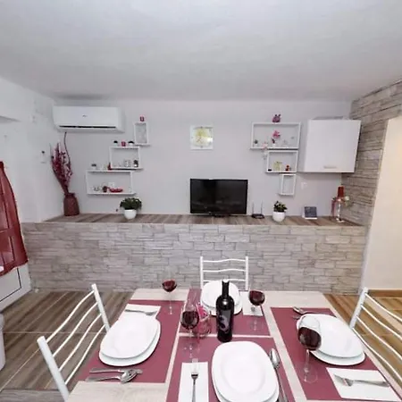 Apartman Rustic Retreat *